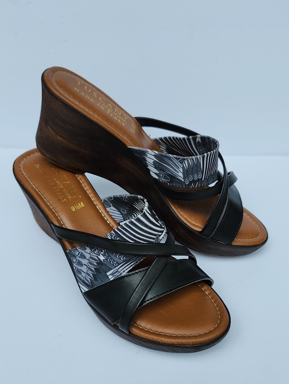 NWOT TUSCANY BY EASY STREET WEDGE SANDALS